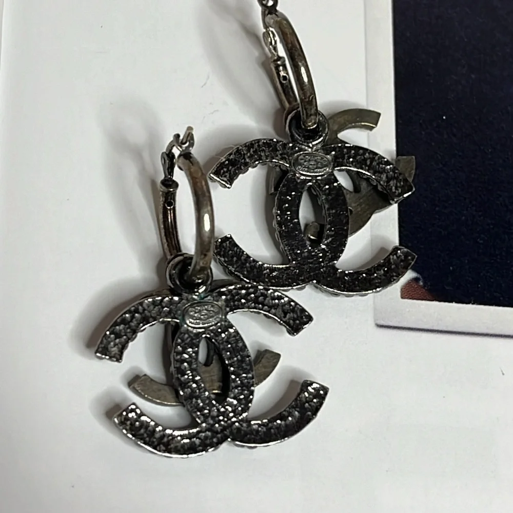 CHANEL VINTAGE METAL EARRINGS
